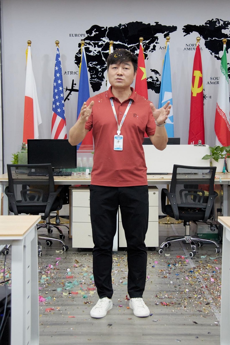 再贏新單！華邦瀛成都LED貼膜屏項目圓滿收官